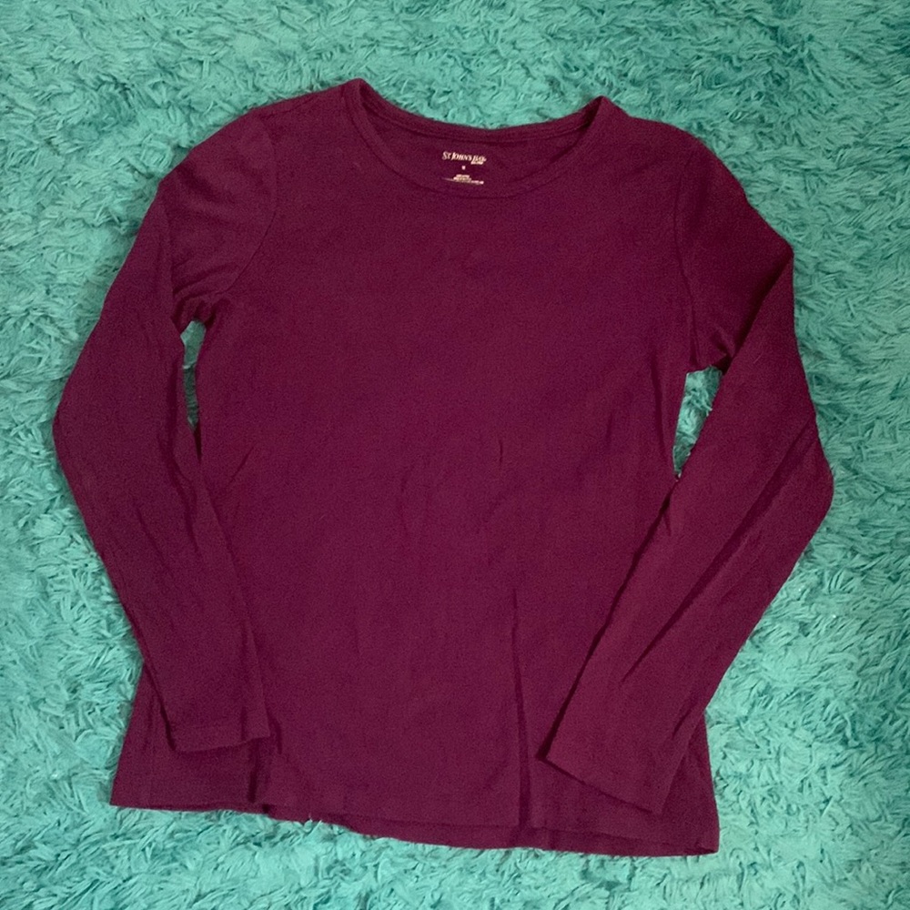 💜🤷🏻‍♀️ST. JOHN’S BAY women’s purple long sleeve shirt.
